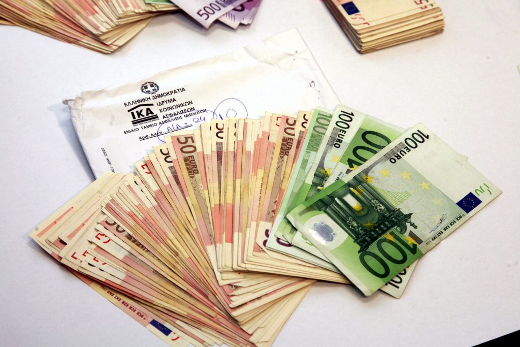 Επί 21 χρόνια έπαιρνε σύνταξη αναπηρίας αλλά εργαζόταν κανονικά σε τράπεζα – Έβαλε μέσα το ΙΚΑ 131.000€