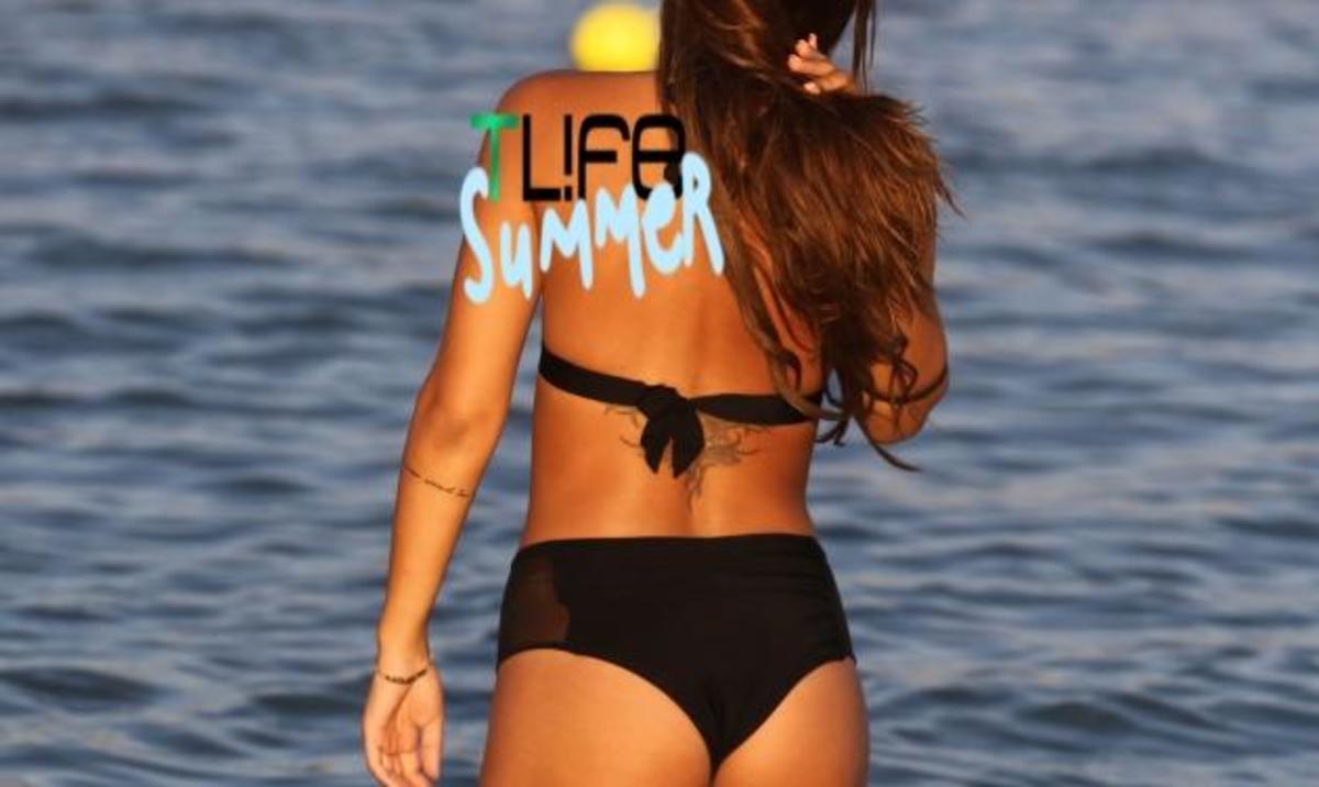 Πρώην playmate, τρέλανε με το κορμί της την παραλία της Βάρκιζας! Φωτογραφίες