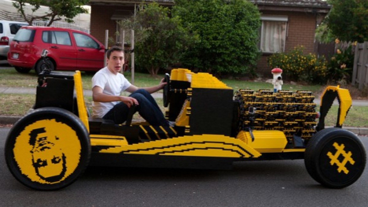 Aυτοκίνητο κατασκευασμένο από Lego κινείται με αέρα και πιάνει 32 km/h (VIDEO)