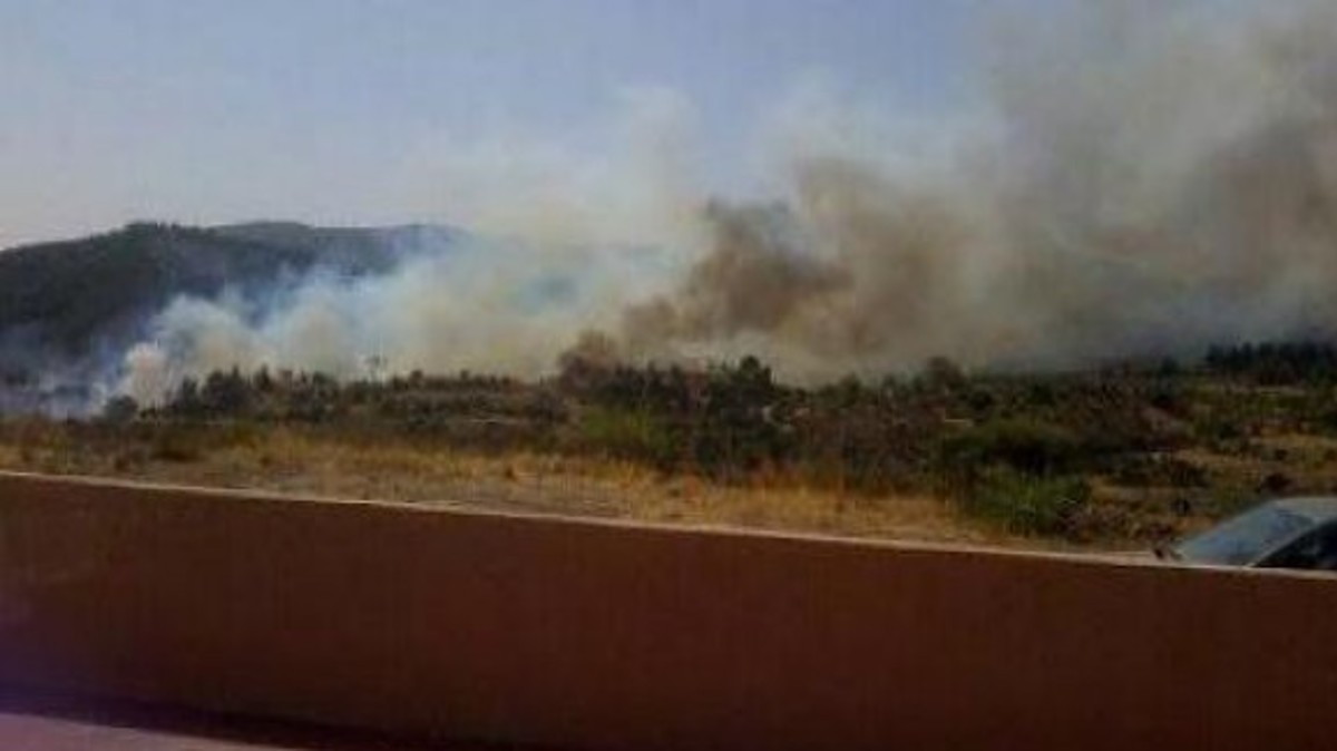 Μαίνεται ανεξέλεγκτη μεγάλη φωτιά στη Λεμεσό