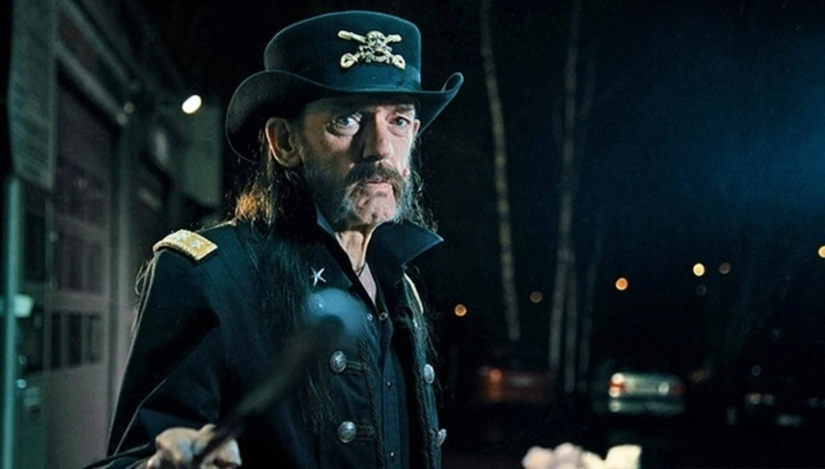 Ο Lemmy διαφημίζει… γάλα και κλέβει την παράσταση και μετά θάνατον! (ΒΙΝΤΕΟ)