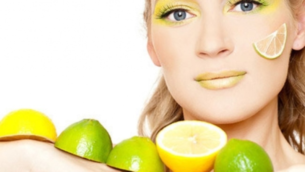 Πώς να χρησιμοποιήσετε το λεμόνι σε δέρμα, μαλλιά, χείλη και πρόσωπο