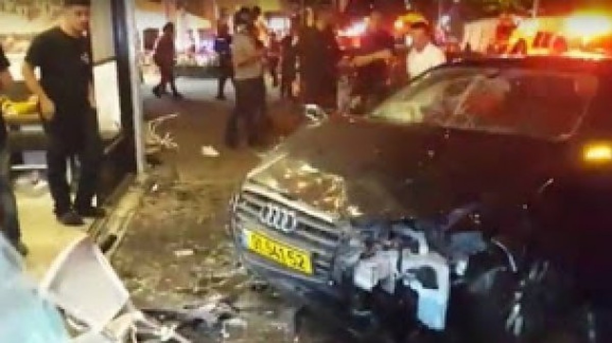 Τον εγκλώβισαν μέσα στο αυτοκίνητο και εκείνος γκάζωσε και τους πάτησε!