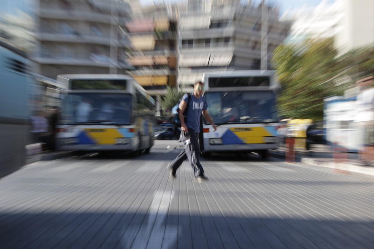 Σάλος για τις “συλλήψεις” στα λεωφορεία λόγω εισιτηρίων – Αρμόδιος υπουργός: “Να τους εκτελούμε κιόλας” – Δείχνει την έξοδο στον πρόεδρο του ΟΑΣΑ