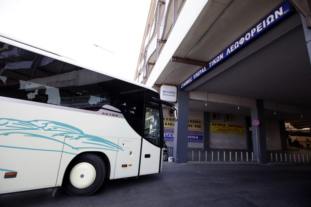 Αστυνομικό μπλόκο σε λεωφορείο των ΚΤΕΛ από την Κακαβιά – Τέσσερις συλλήψεις
