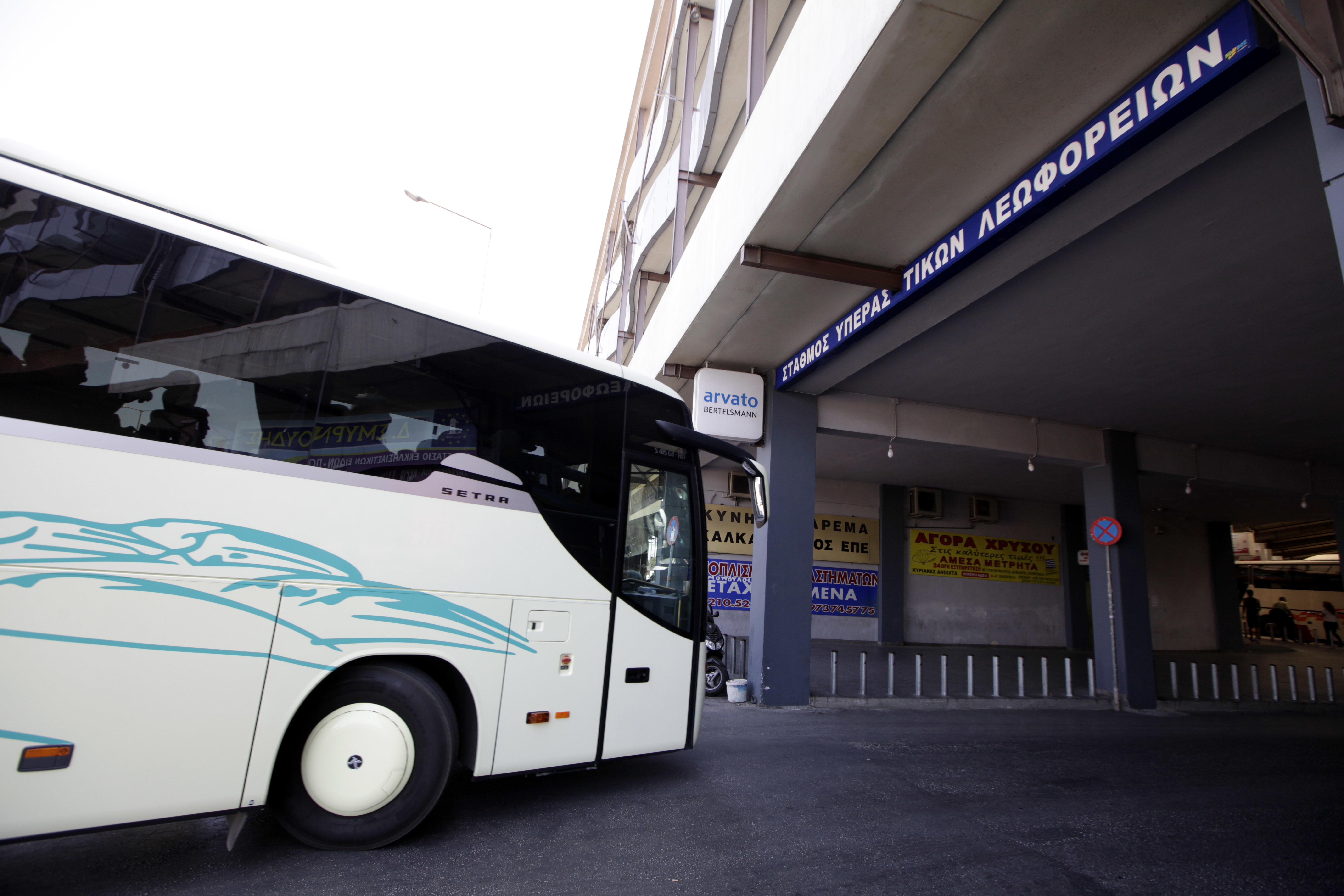 Αστυνομικό μπλόκο σε λεωφορείο των ΚΤΕΛ από την Κακαβιά – Τέσσερις συλλήψεις