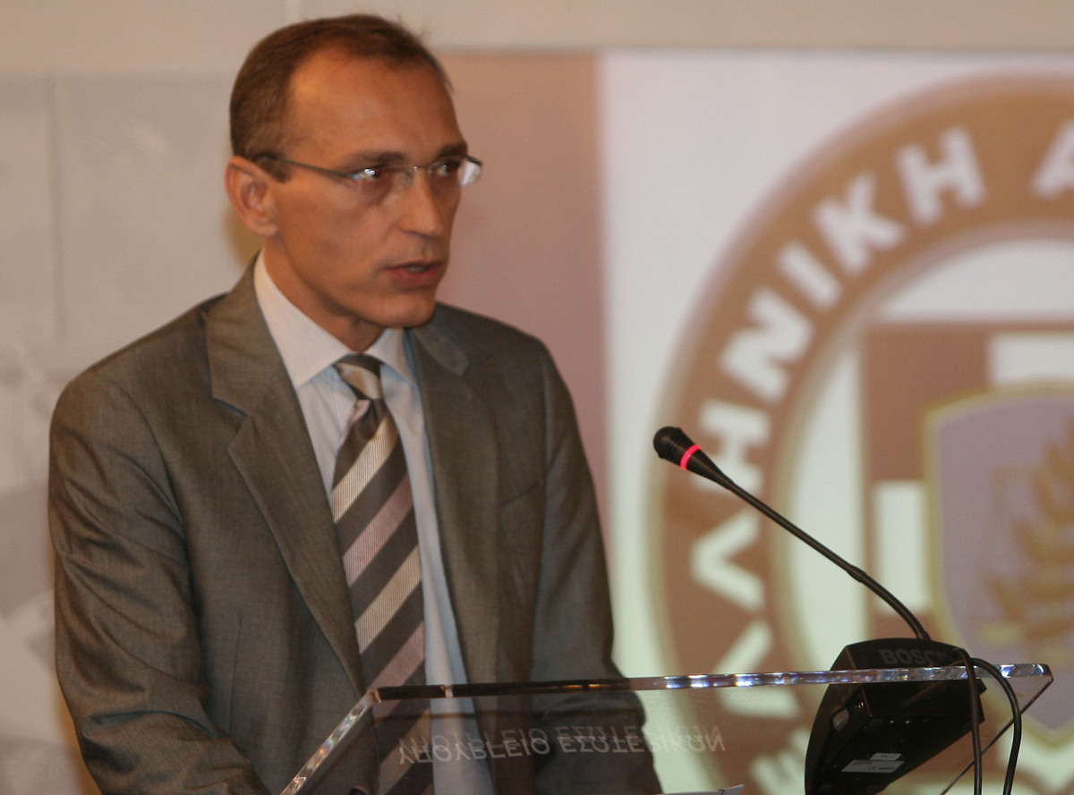 Νέο ένταλμα σύλληψης στις ελληνικές αρχές για τον Λεωνίδα Μπόμπολα
