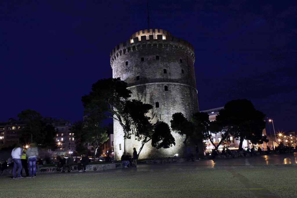 Ο Λ.Πύργος από χάρτινα νούφαρα για το Γκίνες