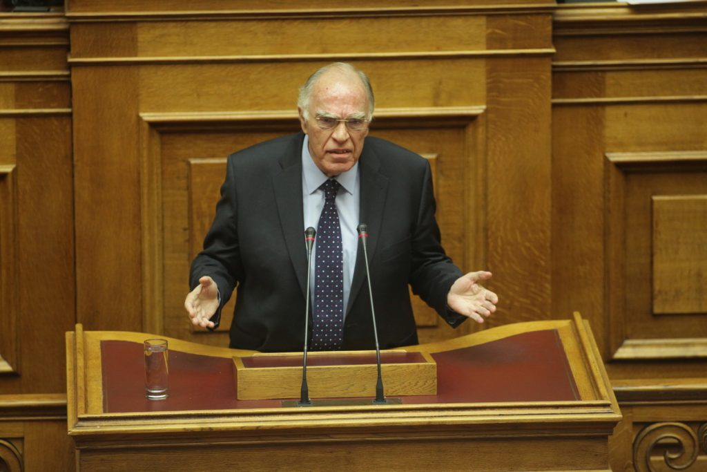 Ξεσάλωσε ο Λεβέντης: Βιβλιοπώλης ο Άδωνις, βασιλόφρων ο Τζιτζικώστας, με κατάρα ο Μητσοτάκης