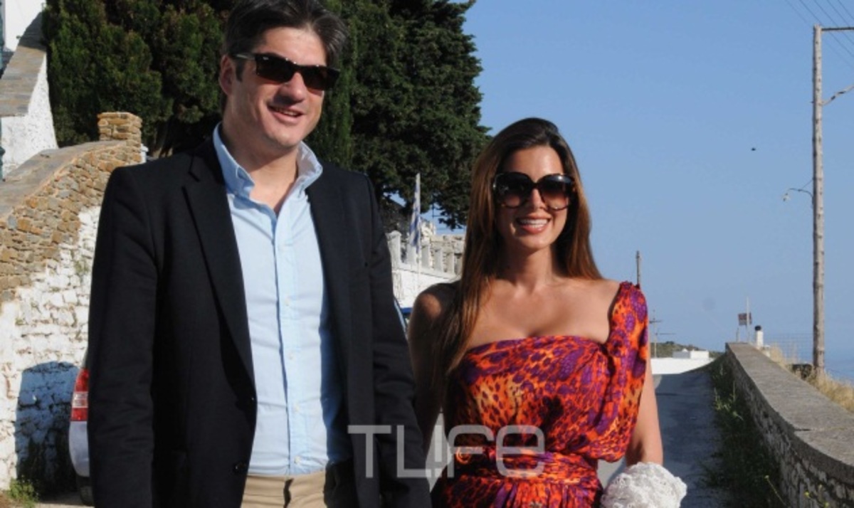 Γ. Λιάγκας – Φ. Σκορδά: Η βάφτιση του γιου τους στην Τήνο! To TLIFE είναι εκεί