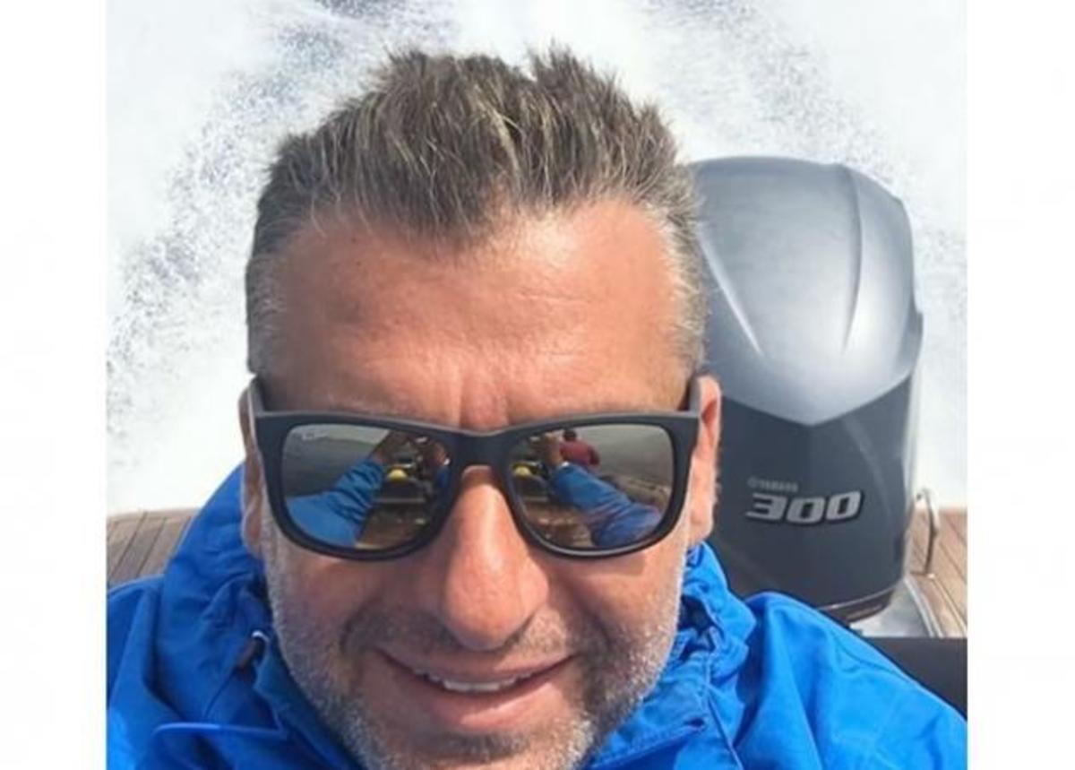 Δείτε τον Γιώργο Λιάγκα να επιστρέφει από την Τήνο με το σκάφος! Βίντεο