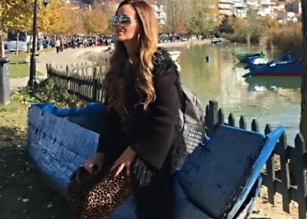 Ιωάννα Λίλη: Σέξι πόζα στον… τεράστιο κήπο της!