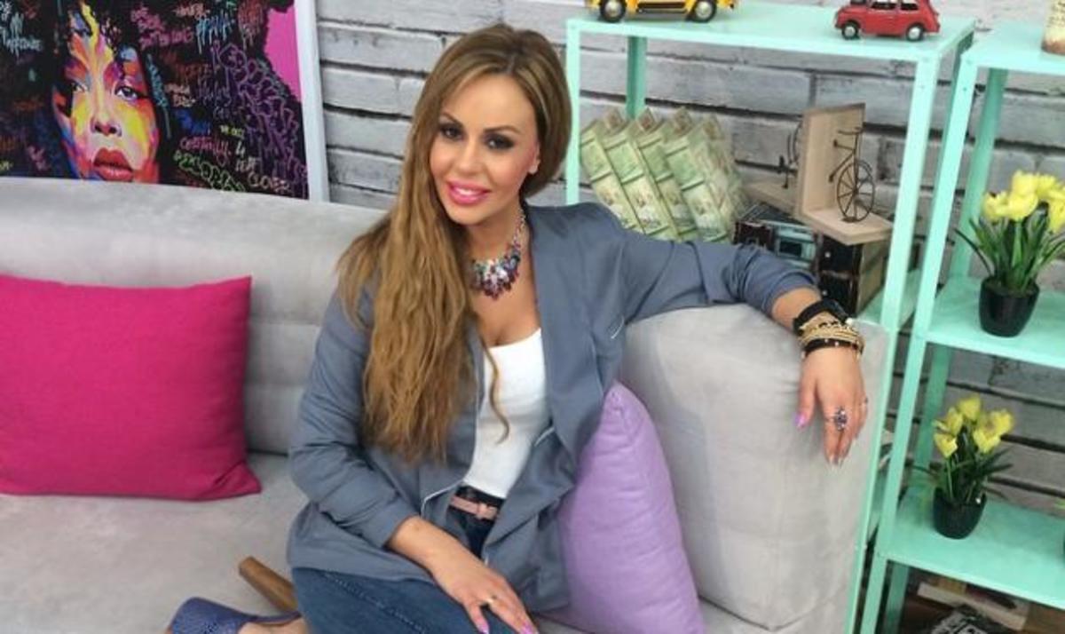 Ιωάννα Λίλη: Το τραπέζι με θαλασσινά στους συνεργάτες της, σε χλιδάτο εστιατόριο!