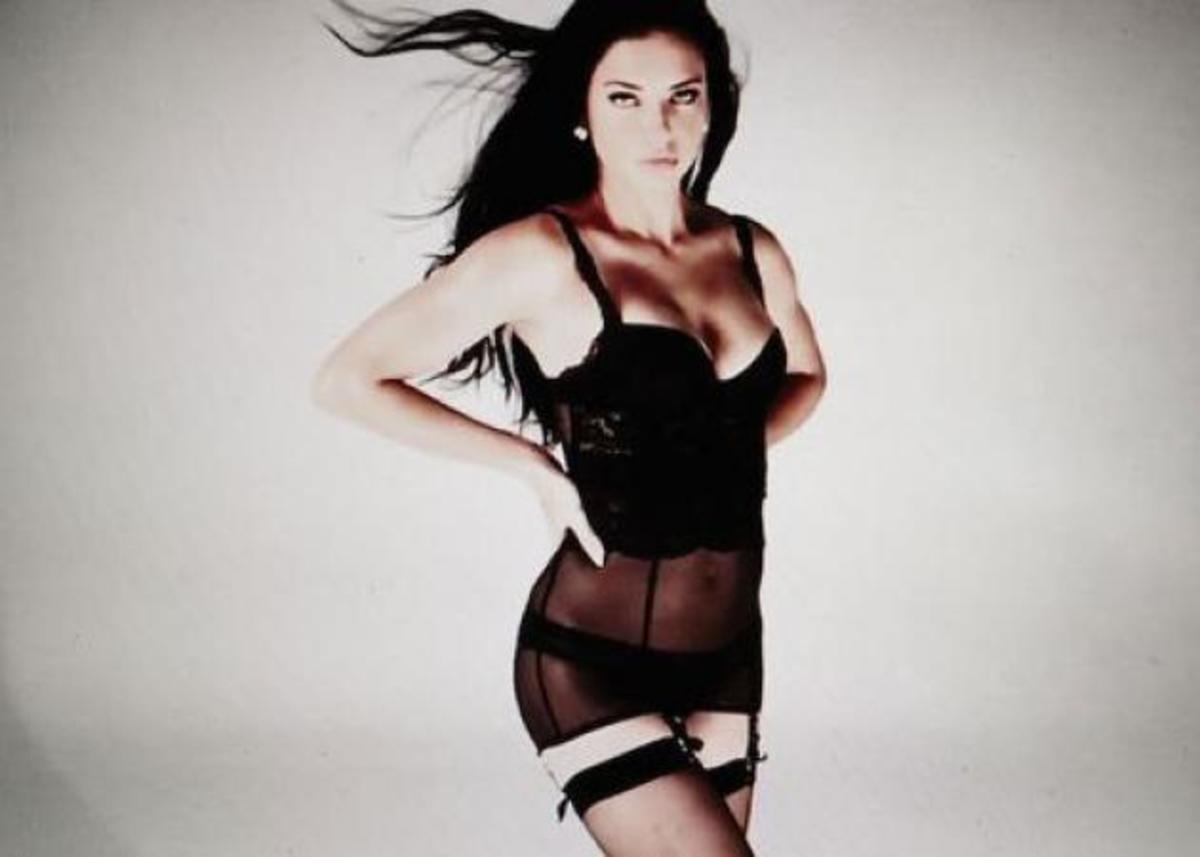 Κόλαση η Adriana Lima! Χορεύει μόνο με τα εσώρουχα