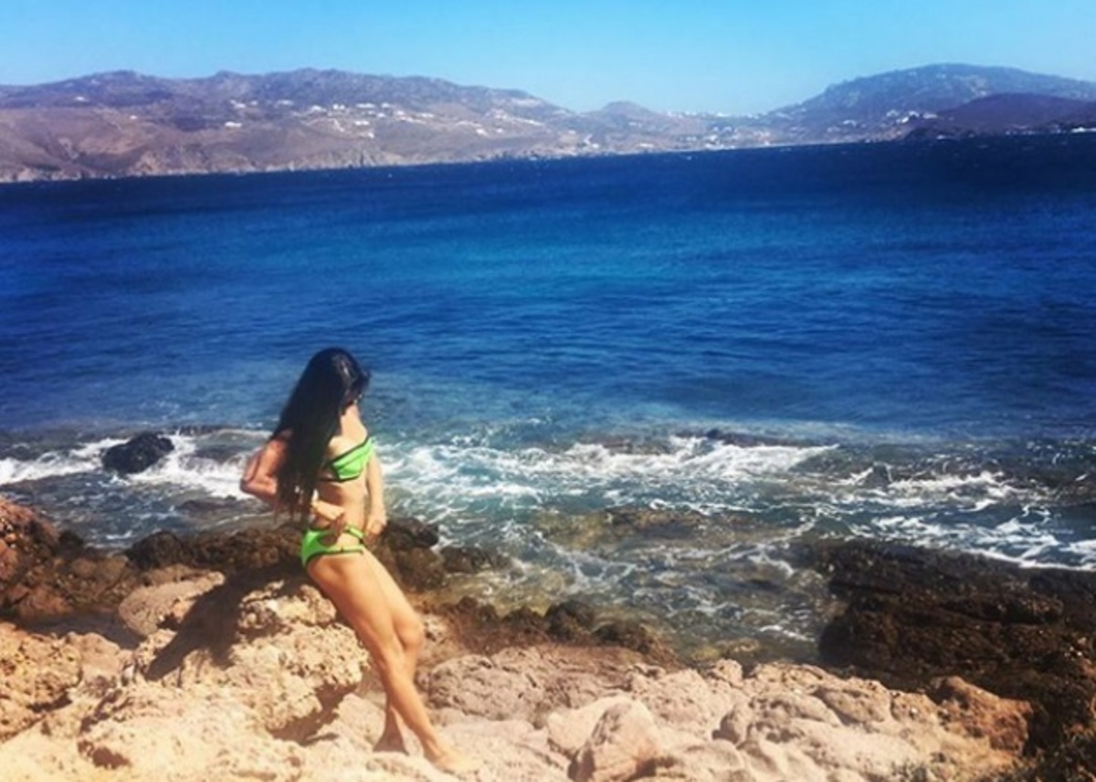 Αναστάτωσε τη Μύκονο με το μπικίνι του το αγγελάκι της Victoria’s Secret! Βίντεο