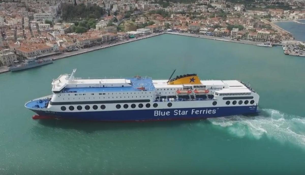 Μανουβράροντας με το Blue Star 1 στο λιμάνι της Χίου – ΒΙΝΤΕΟ