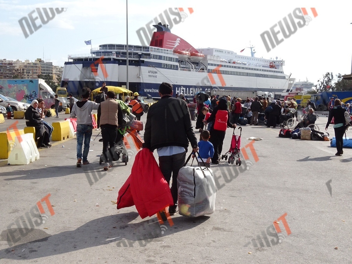 Αδειάζει ο Πειραιάς! Μαζεύουν τα πράγματά τους οι πρόσφυγες (ΦΩΤΟ, ΒΙΝΤΕΟ)