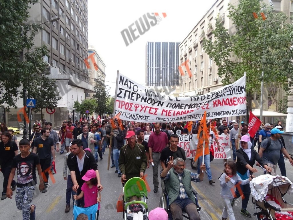 Διαδήλωση αλληλεγγύης στους πρόσφυγες στον Πειραιά – Συμπλοκές τη νύχτα με 1 τραυματία