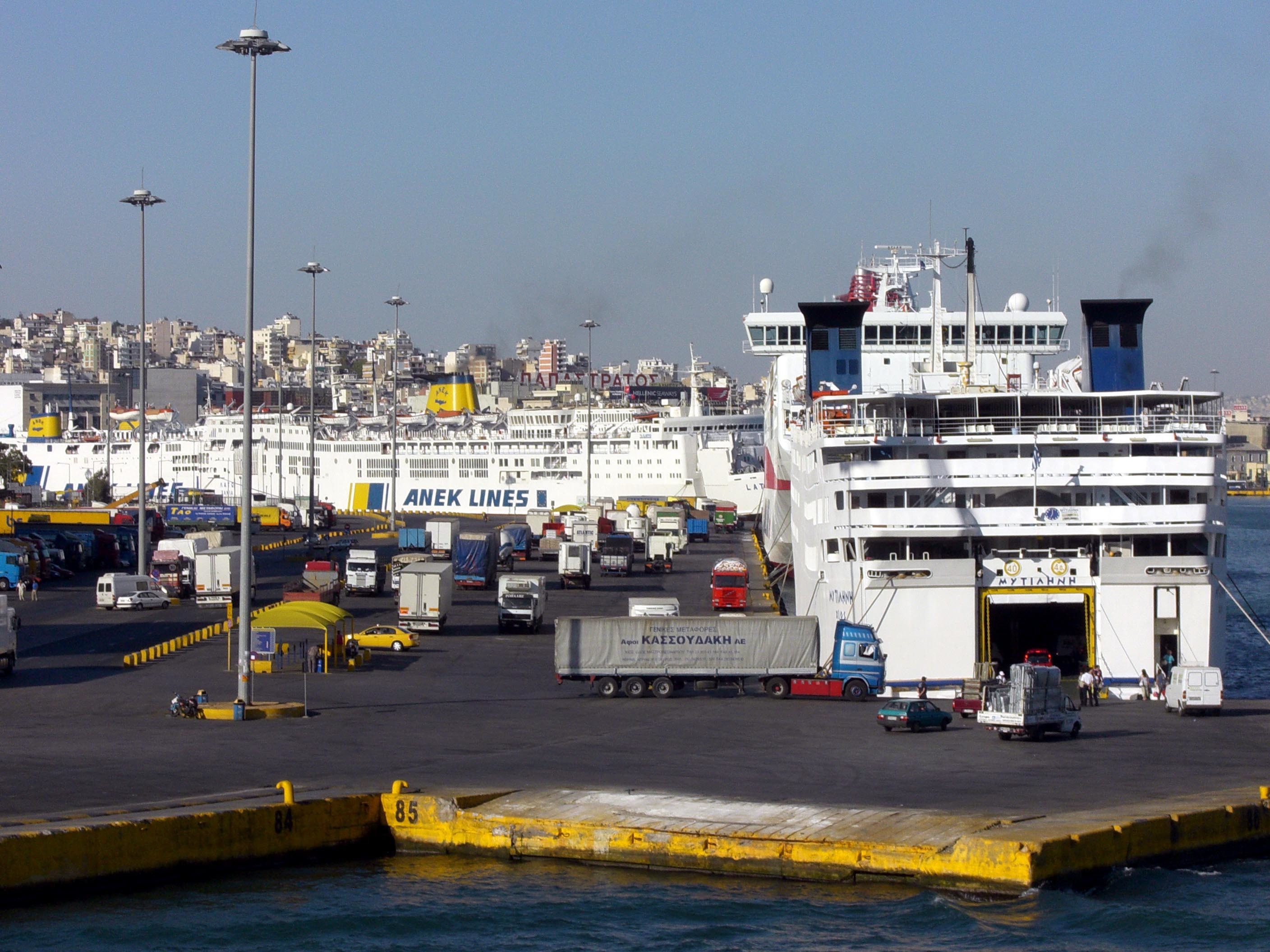 Στάση εργασίας τη Δευτέρα στα λιμάνια