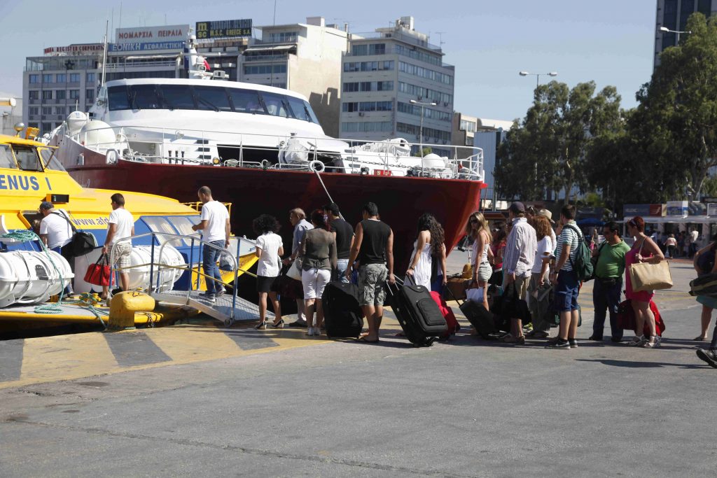 Με πληρότητα 100% φεύγουν τα πλοία – Έκτακτα μέτρα από την Τροχαία
