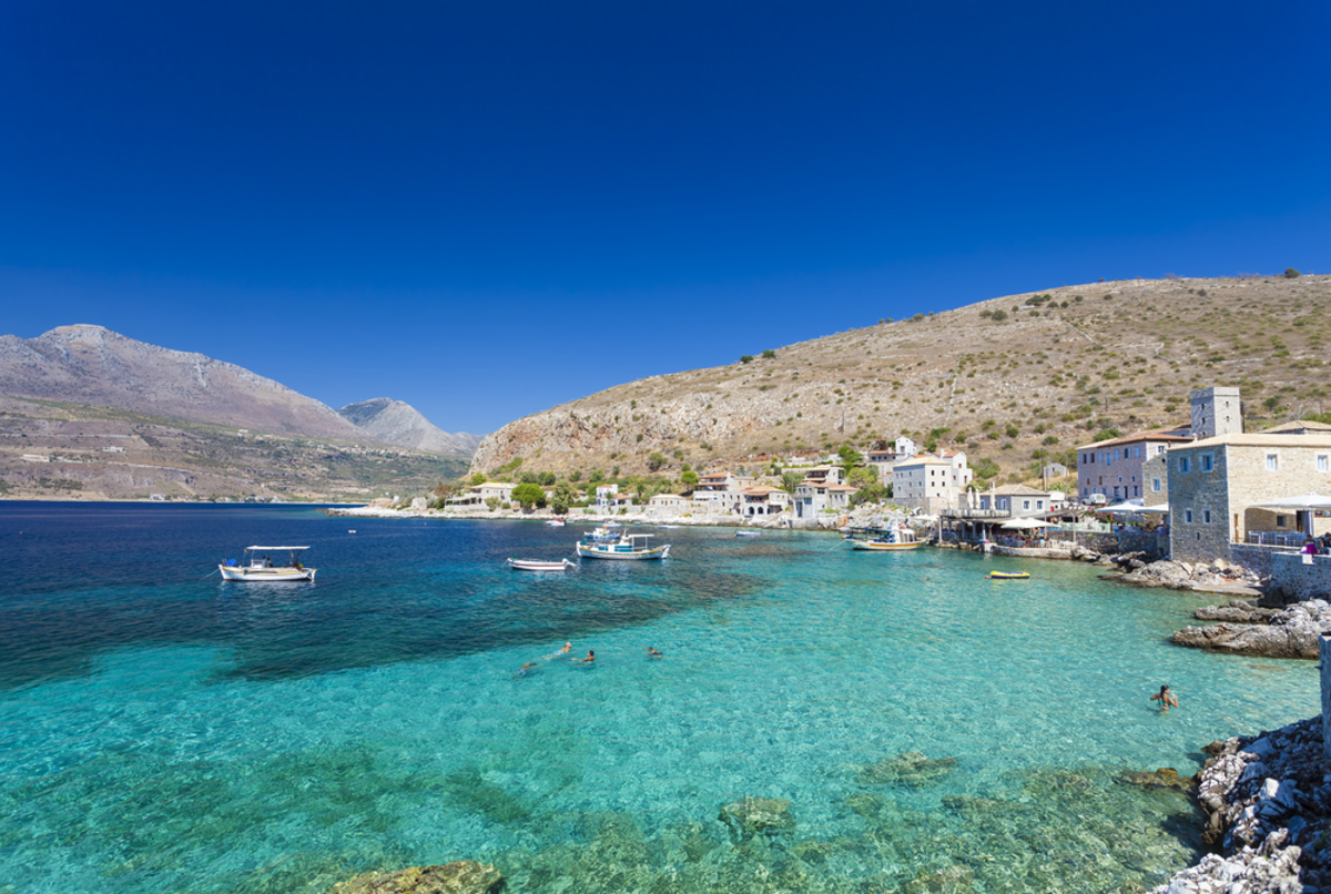 Στο σμαραγδένιο Λιμένι, στην Μάνη