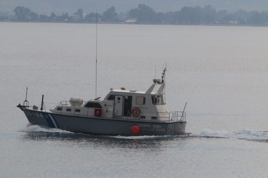 Καλαμάτα: Μπλόκο σε φορτηγό πλοίο που μετέφερε λαθραία τσιγάρα