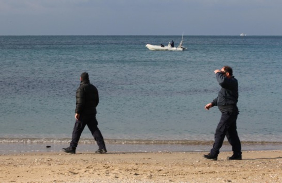 Κύθνος: Εντοπίστηκε το ιστιοφόρο – Σώοι η γυναίκα και τα παιδιά – Αγνοείται ο πατέρας