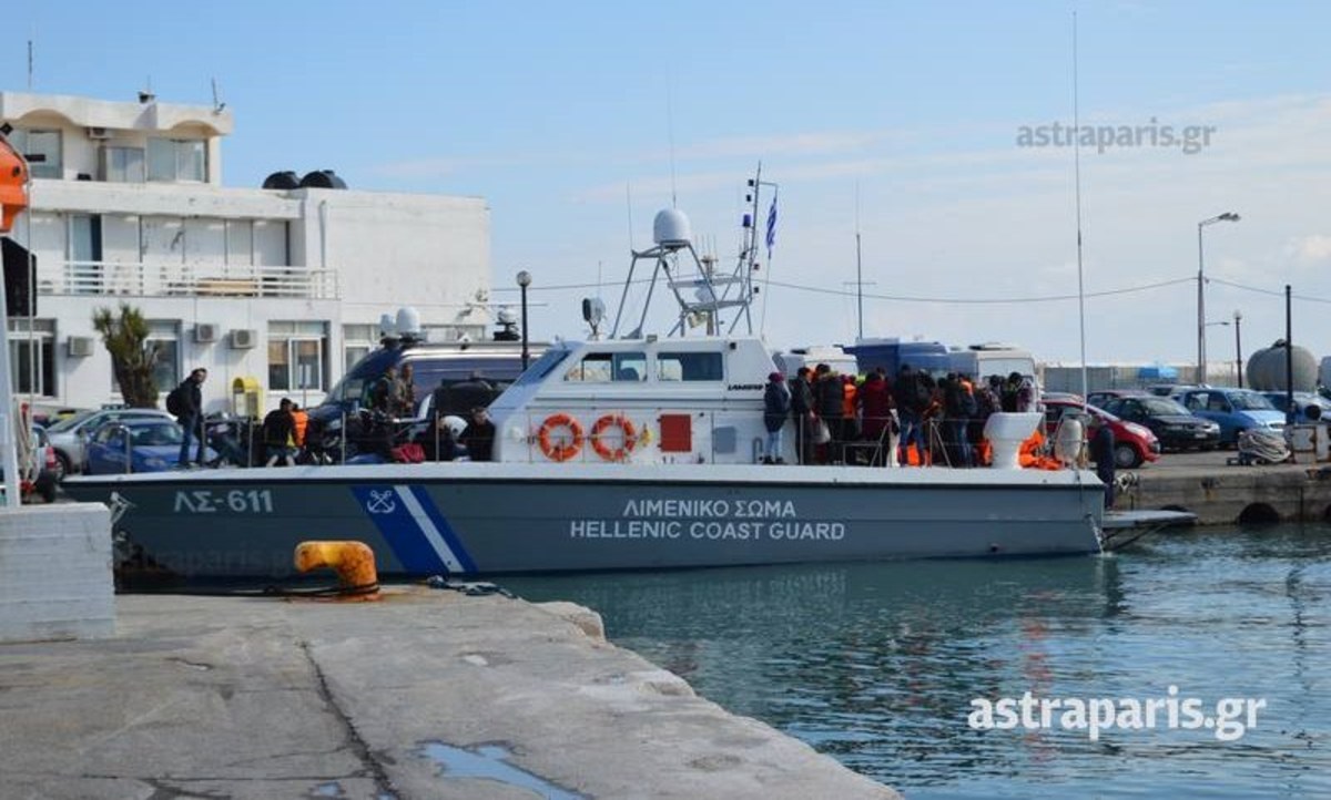 Χειροπέδες σε διακινητή μεταναστών στις Οινούσσες