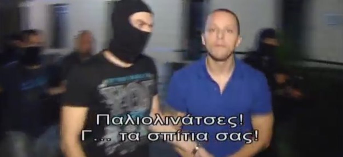 Κασιδιάρης φτύνει κάμερα