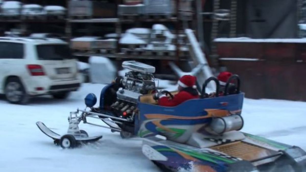 To έλκηθρο που θα κάνει το καθιερωμένο δρομολόγιο του Άη Βασίλη πιο γρήγορο (VIDEO)