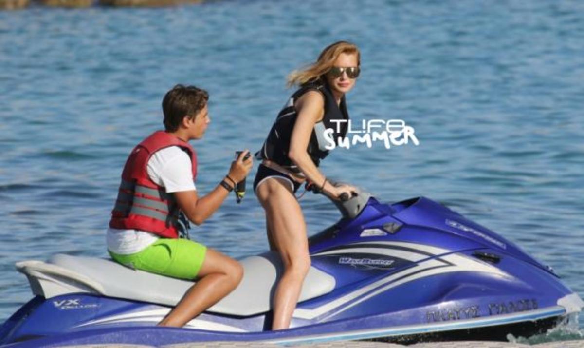 Lindsay Lohan: Αναστάτωσε τη Μύκονο με το σέξι μπικίνι της!