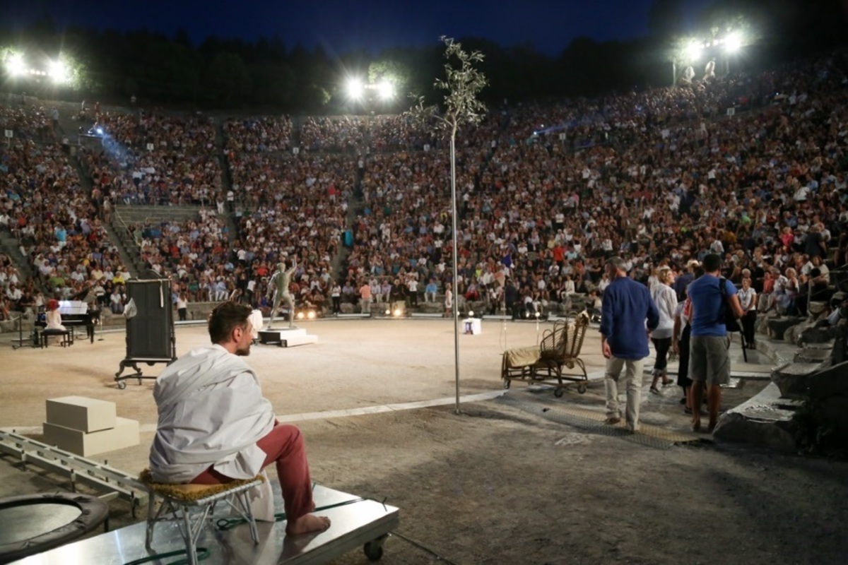 Κακός χαμός με τη Λυσιστράτη στην Επίδαυρο: «Μαμά τι είναι π…ς»;