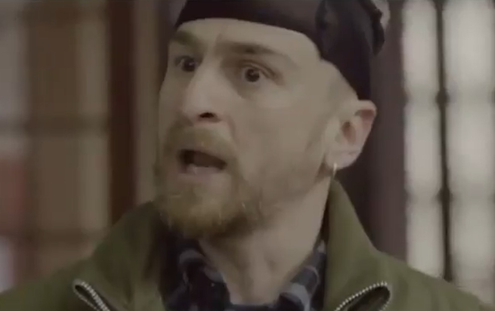 Ποιος κρύβεται πίσω από την κουκούλα του τηλεοπτικού ληστή;