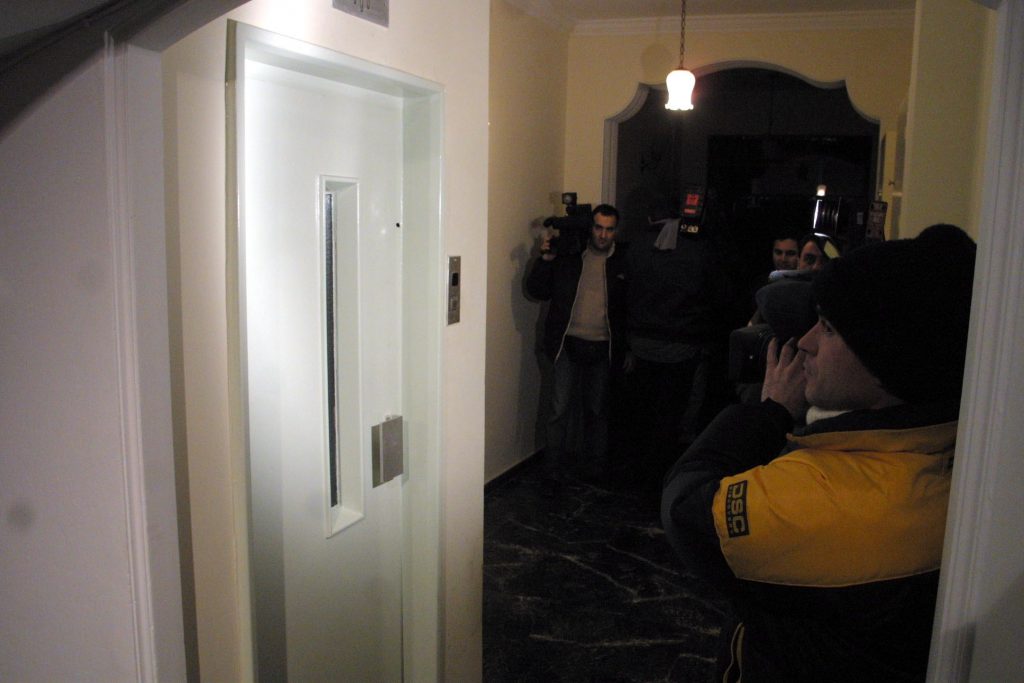 Η ηλικιωμένη δέχθηκε επίθεση στο ασανσέρ του σπιτιού της - ΦΩΤΟ EUROKINISSI