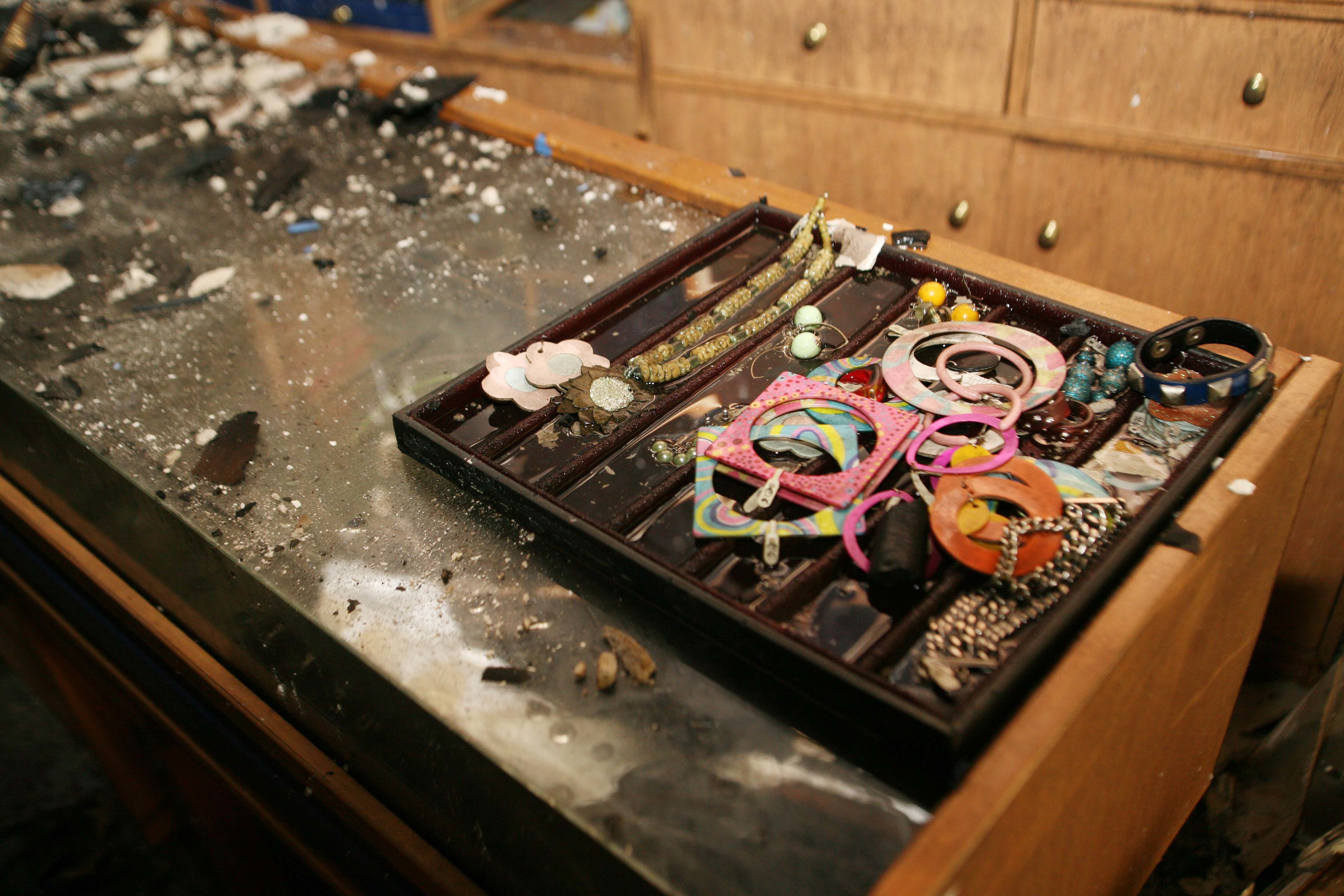 Καρδίτσα: Άδειασαν τις προθήκες κοσμηματοπωλείου