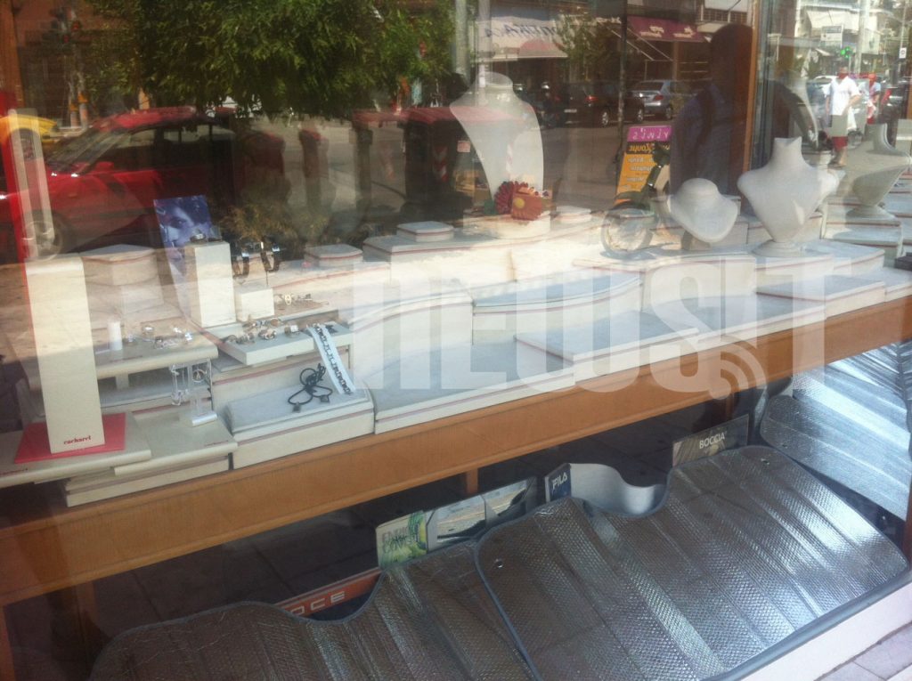 Ενώ εκείνοι έκαναν διακοπές, οι ληστές… αλώνιζαν!