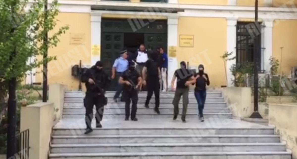 Μεταφορά ληστών στον ανακριτή