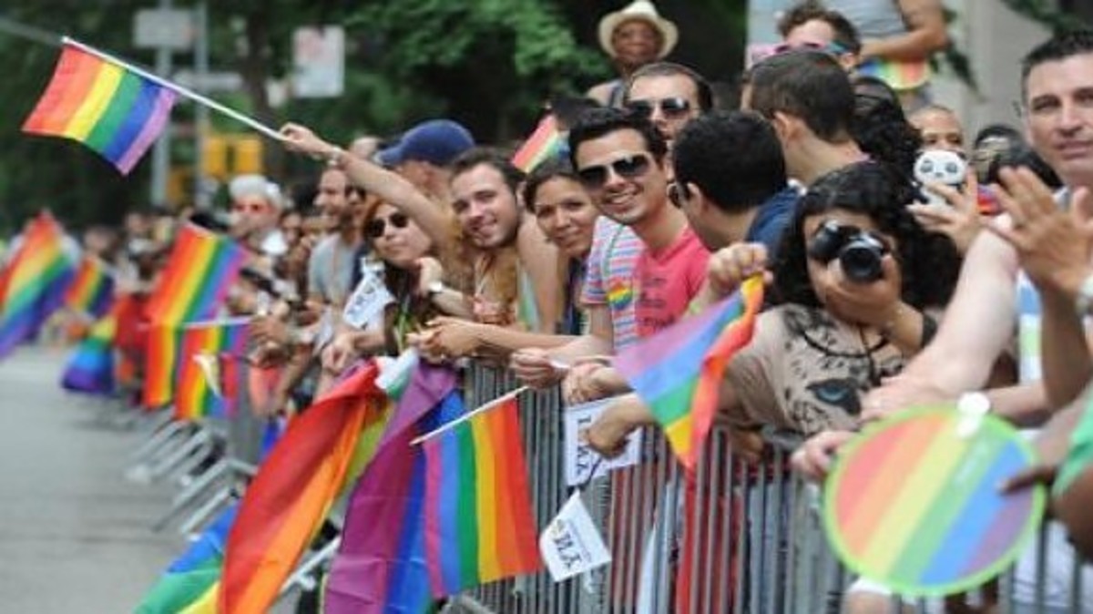 Και το Χόλιγουντ στην κόντρα με την Εκκλησία για το 1ο Gay Pride Parade στην Κύπρο – VIDEO