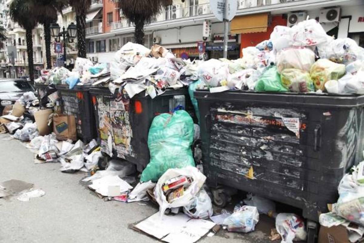 “Πνίγεται” στα σκουπίδια η Τρίπολη