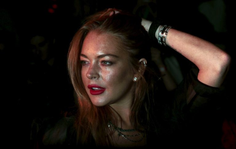 Τραγικό: Η Lindsay Lohan προσπάθησε να αρπάξει παιδιά μεταναστών! "Απάντηση" με... γροθιά από την μητέρα τους - video