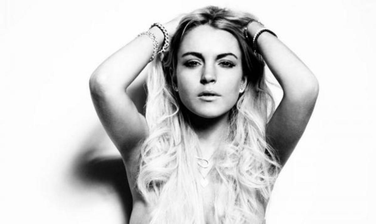 Lindsay Lohan: Η topless φωτογραφία που “γονάτισε” το ίντερνετ