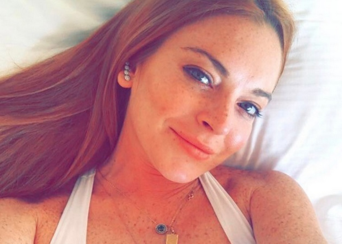 Lindsay Lohan: Κάνοντας ηλιοθεραπεία στο Λαγονήσι [pics]