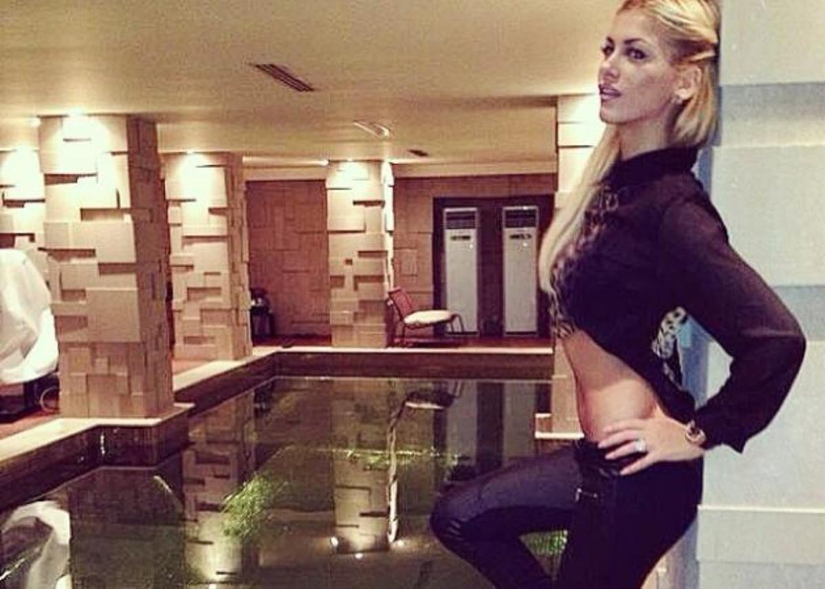 Το σέξι κορίτσι της showbiz δείχνει για πρώτη φορά τη φουσκωμένη κοιλιά του! ΦΩΤΟ