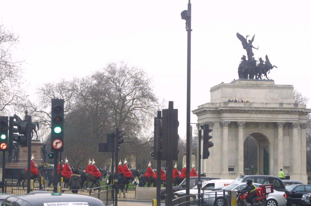 Η Βρετανία δεν θα χρειαστεί να τυπώσει νέο χρήμα