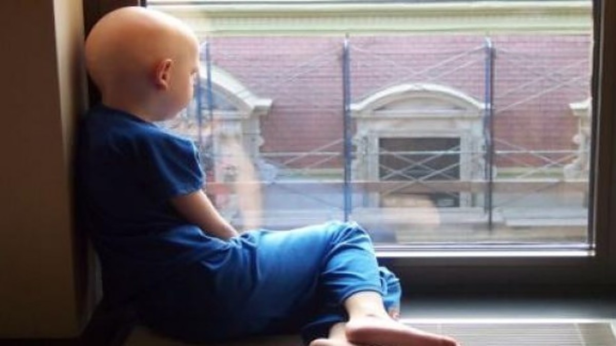 Συγκίνηση για τον μικρό Γιάννη που δίνει άνιση με τον καρκίνο