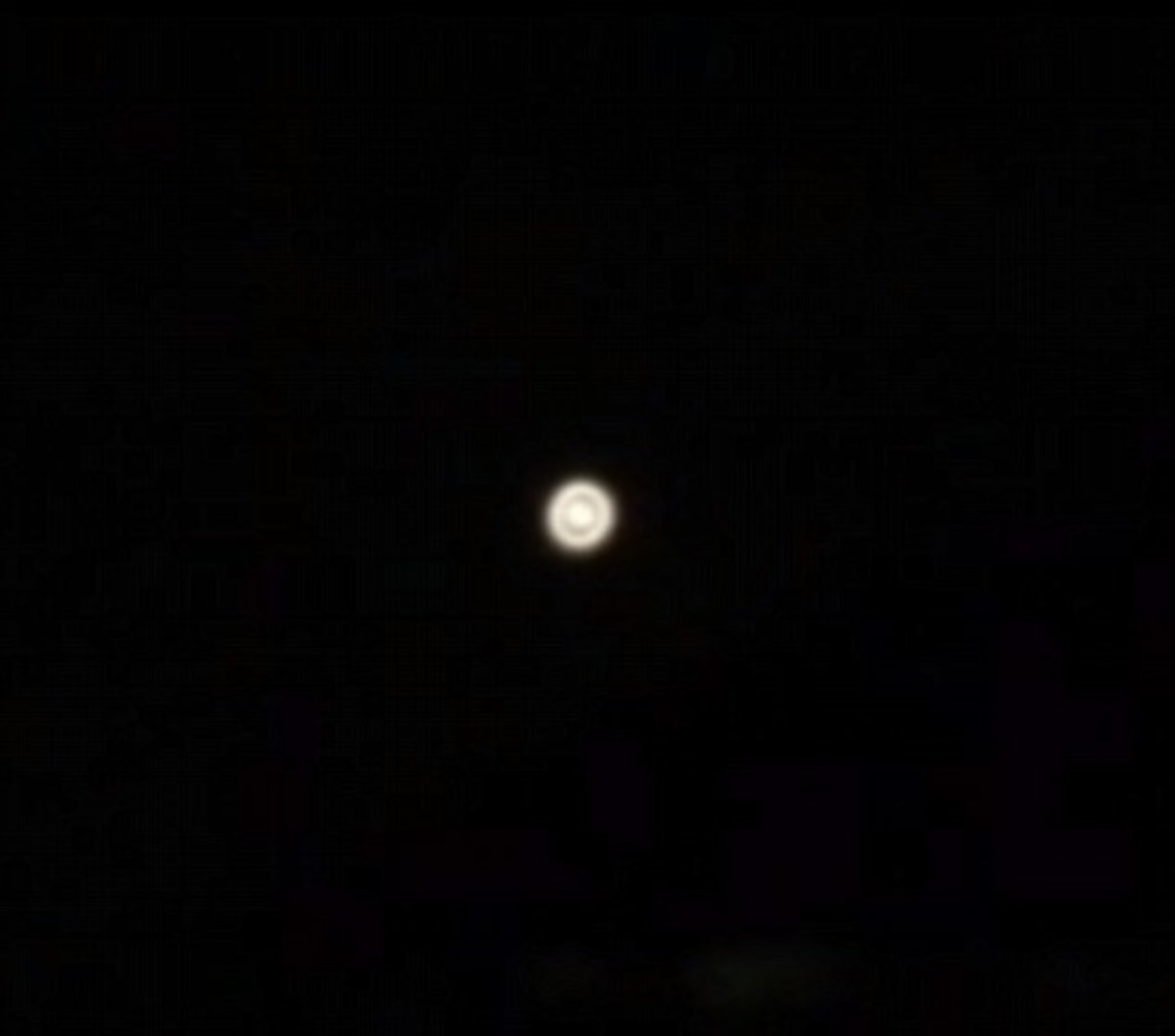 X-Files στο Λονδίνο: Είδαν UFO πάνω από το σπίτι τους (ΦΩΤΟ, VIDEO)