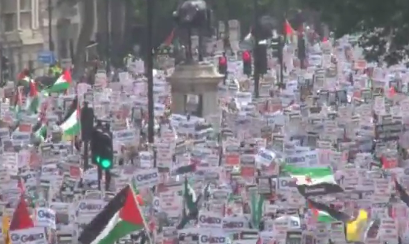 Δεκάδες χιλιάδες Βρετανοί διαδηλώνουν για τη Γάζα – Φωτό και Βίντεο