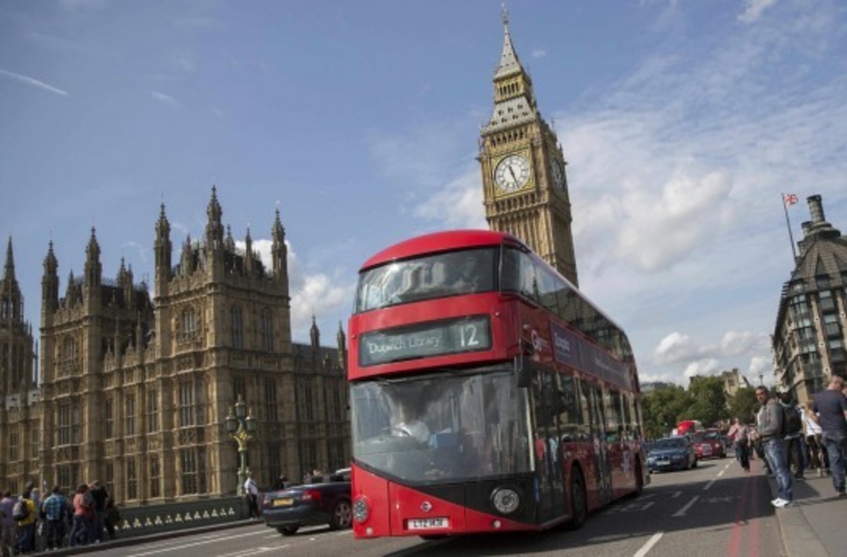 Ο επόμενος δήμαρχος στο Λονδίνο: Γιος δισεκατομμυριούχου ή γιος οδηγού λεωφορείου;