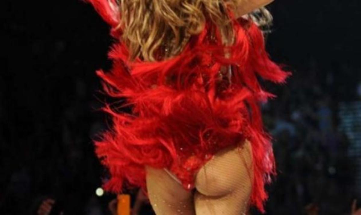 Ξεσάλωσε η JLo και “έβαλε φωτιά” στην σκηνή