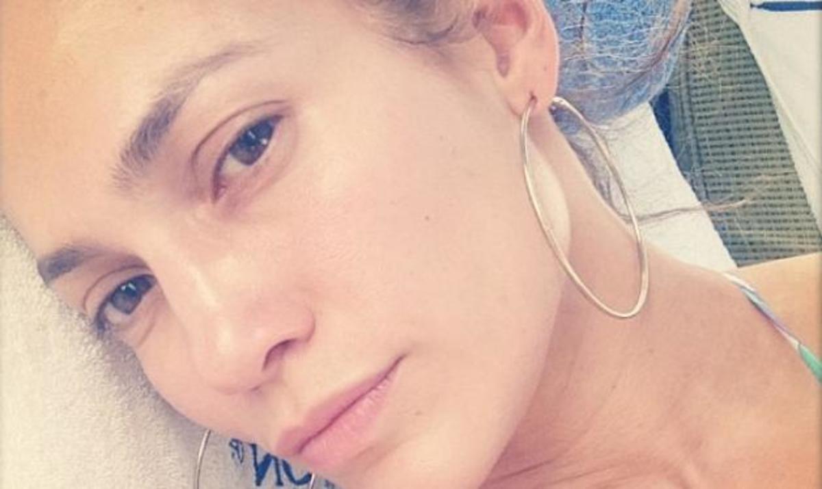Jennifer Lopez: Φωτογραφίζεται χωρίς μακιγιάζ, φορώντας τα μαγιό της!